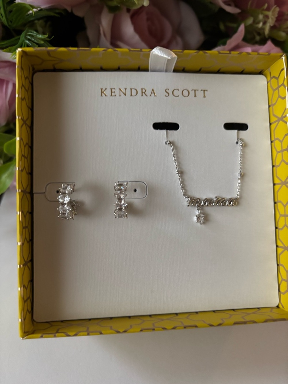 NWT Kendra Scott Gift set of Mama necklace and Cailin earrings in Silver - Picture 2 of 7